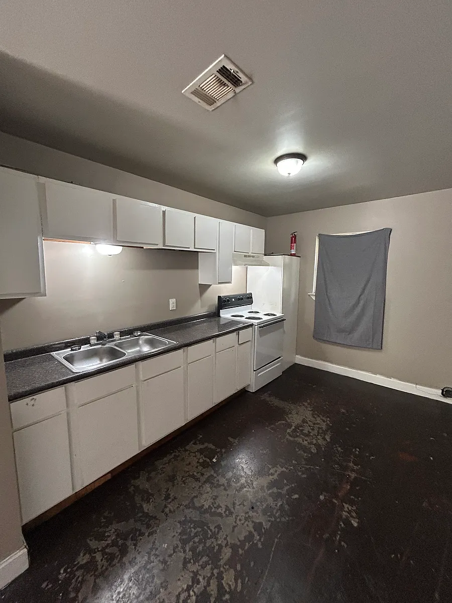 Photo 2 of 9 - 1550 W Capitol St #A1 - Jackson, MS Building Photo - 1550 W Capitol St #A1