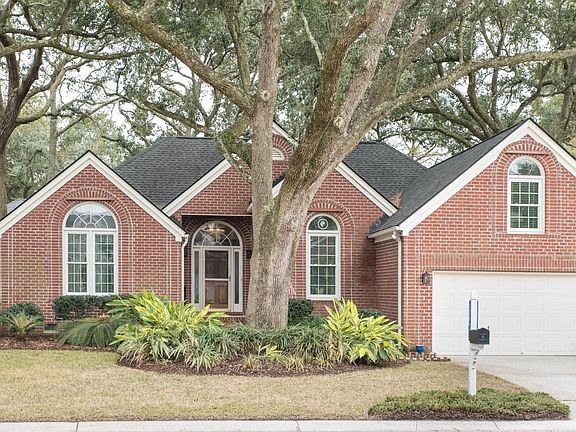 4th image of 1384 Southlake Dr