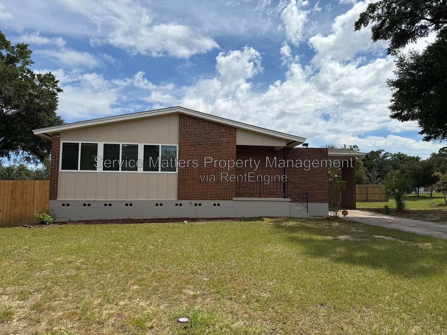 3 bed, 2.0 bath, 1255 sqft, $1,900 — Photo 2