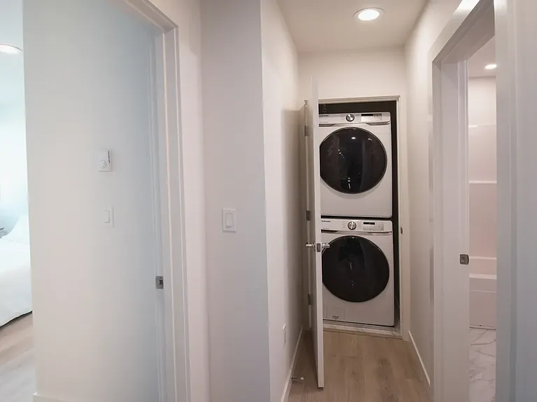 Edric Apartments — Photo 37
