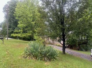 136 Thunder Ridge Rd, Huddleston, VA 24104