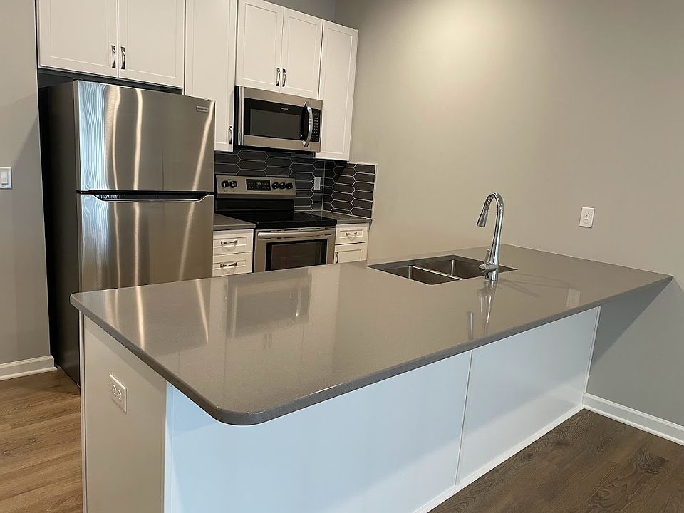 2nd image of 18689 Oakmont Dr #18743-203