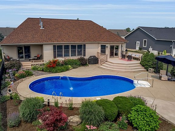 3rd image of 3921 Wildwing Dr