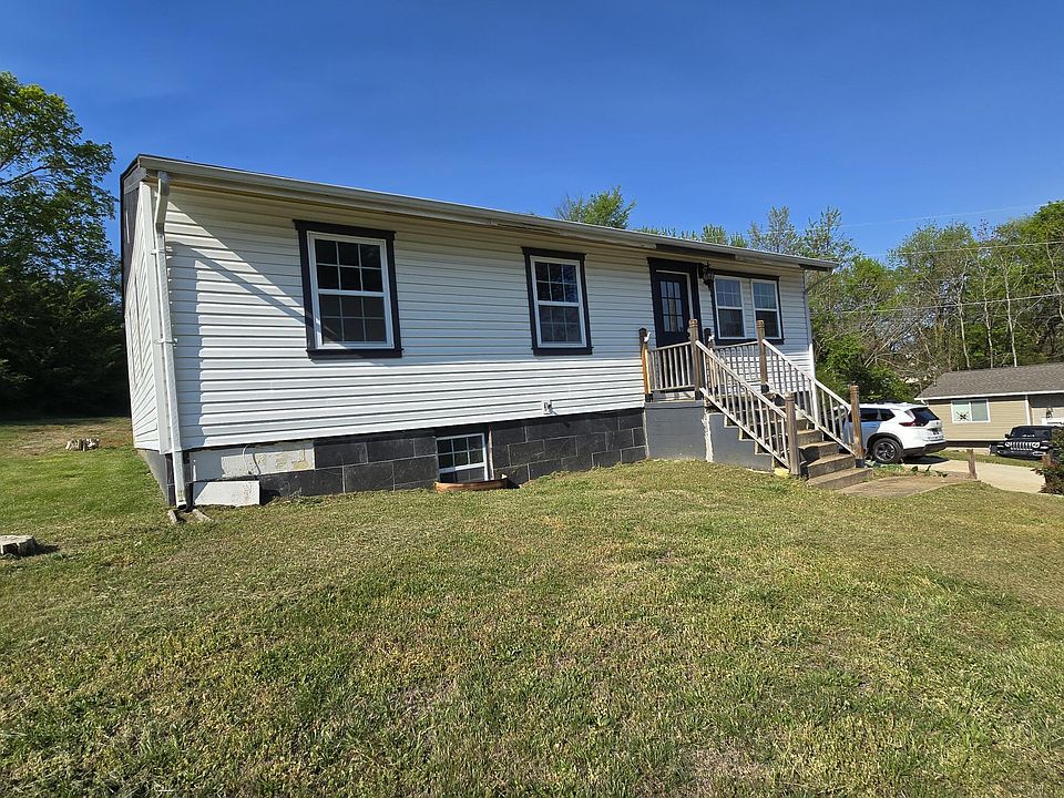 1st image of 208 Riggs St