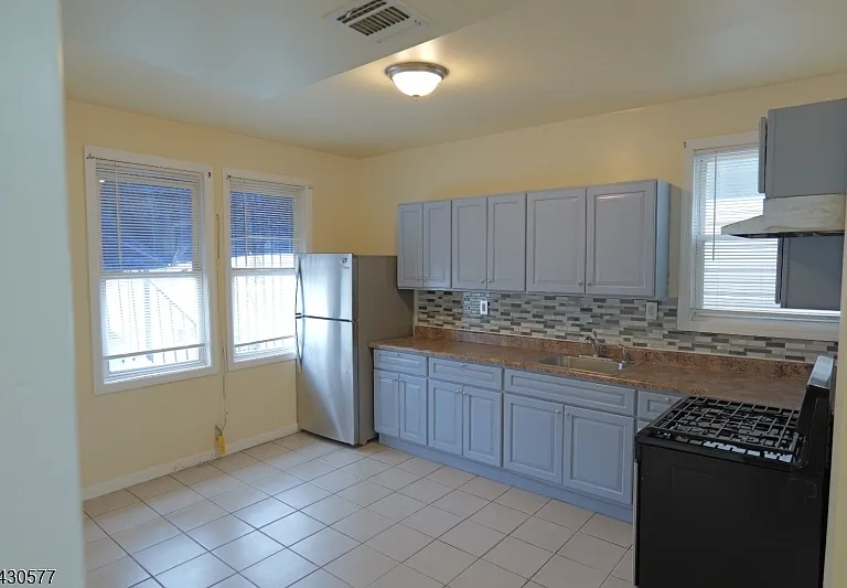 84 Scheerer Ave — Photo 6