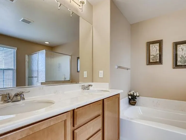 3077 Camino Sereno Ave — Photo 12