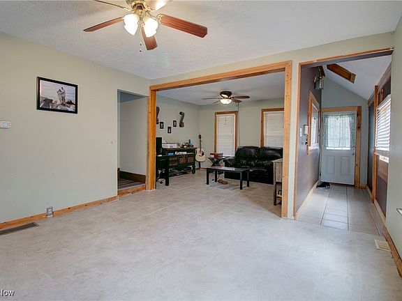 4th image of 5731 McCreery Ave