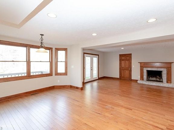 5th image of 32521 N Burr Oak Dr