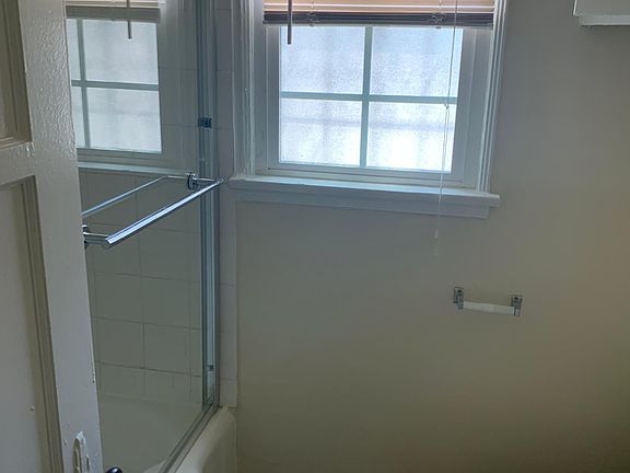 5th image of 3900 Ingraham St APT 108
