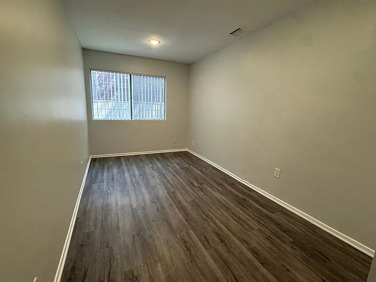 1944 Whitley Ave. — Photo 53