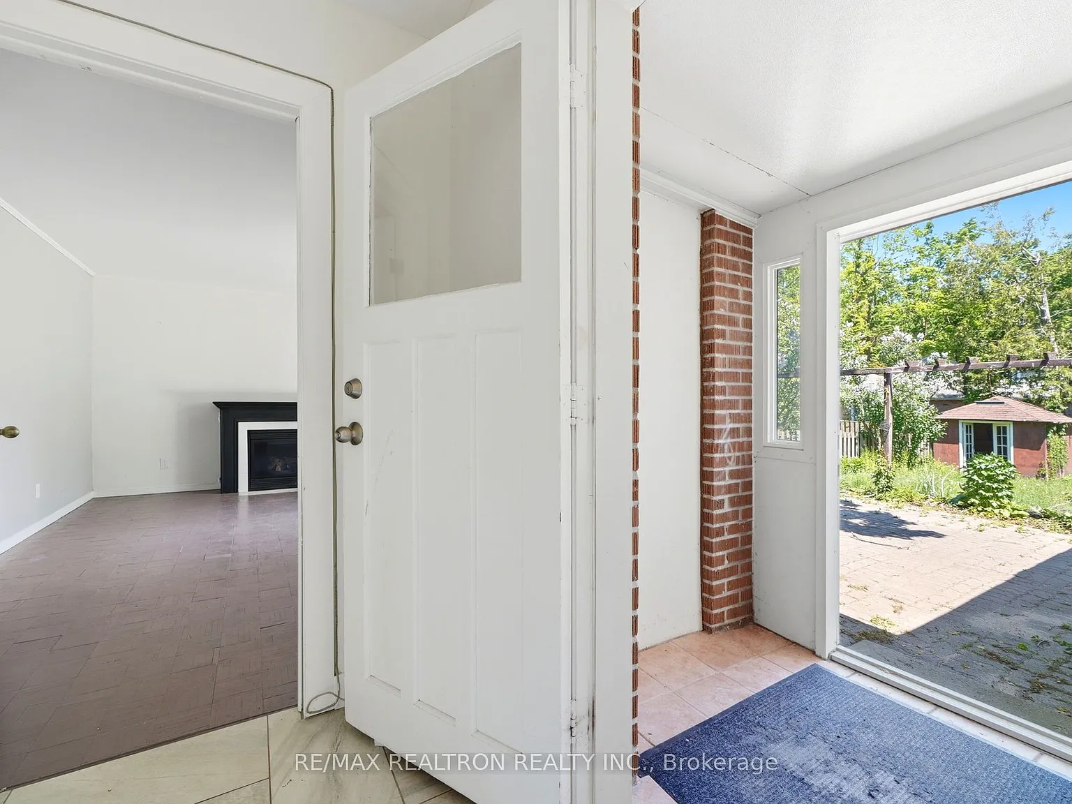 3 bed, $2,200 — Photo 2