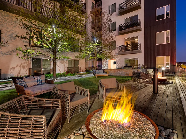 Lyra on McKinney — Photo 21