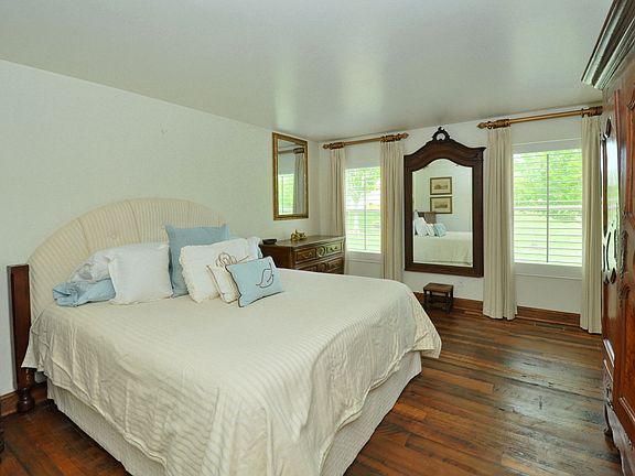 5th image of 1318 Golden Point Dr