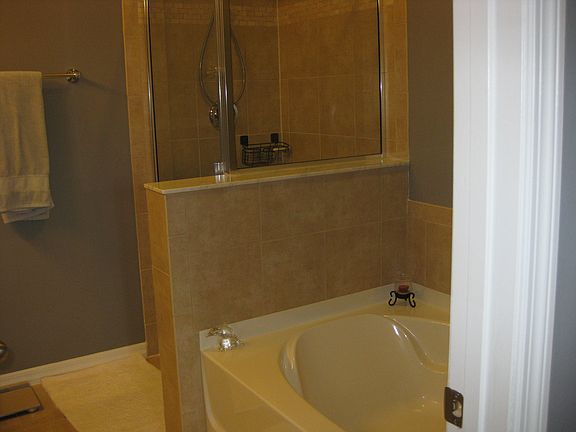 5th image of 4642 69th Pl N