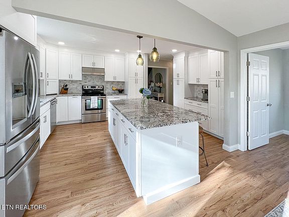 5th image of 10700 Bell Valley Dr