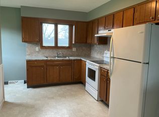 38 Warner St, Seville, OH 44273