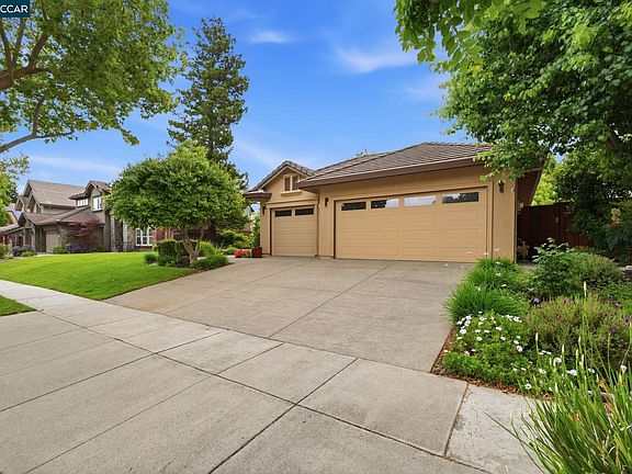 2nd image of 635 Rutherford Cir