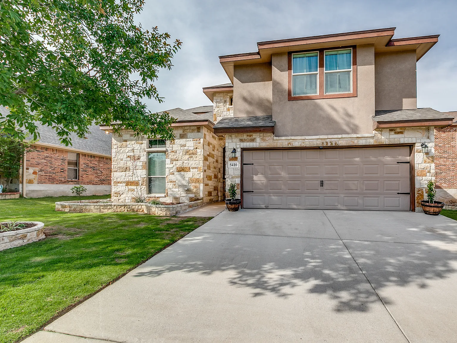 4 bed, 2317 sqft, $2,450 — Photo 2