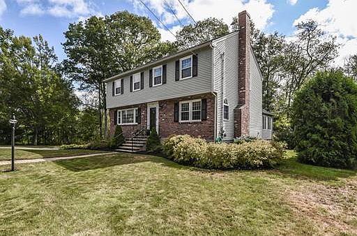 1st image of 28 Kennel Hill Dr