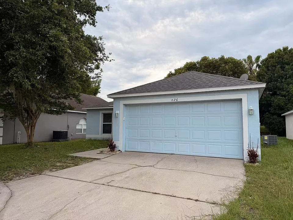 426 Woodbury Pines Cir