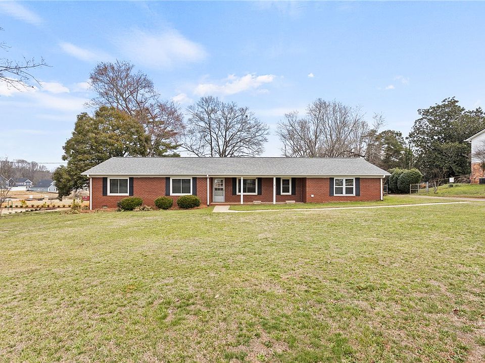 1st image of 411 Pelzer Hwy