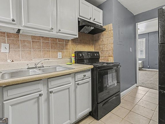 5th image of 272 Glenn St SW