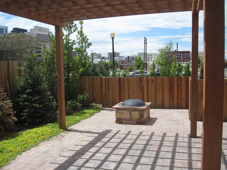 2146 Glenarm Pl — Photo 8