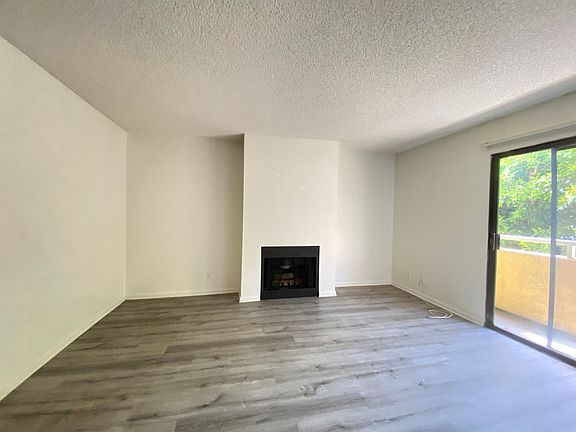 2nd image of 2723 Abbot Kinney Blvd #Q213