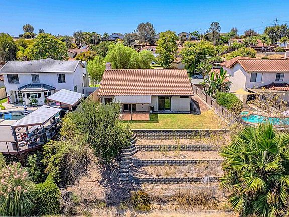 3rd image of 637 Redlands Pl