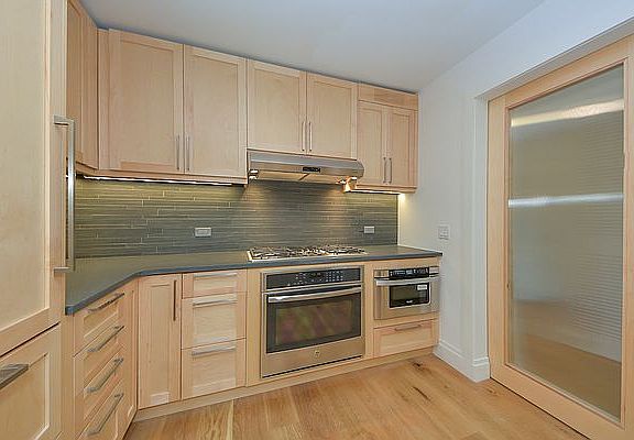 3rd image of 201 E 86th St APT 29A
