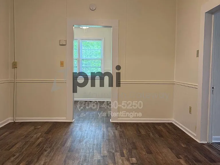 319 Oak Ave #B — Photo 9