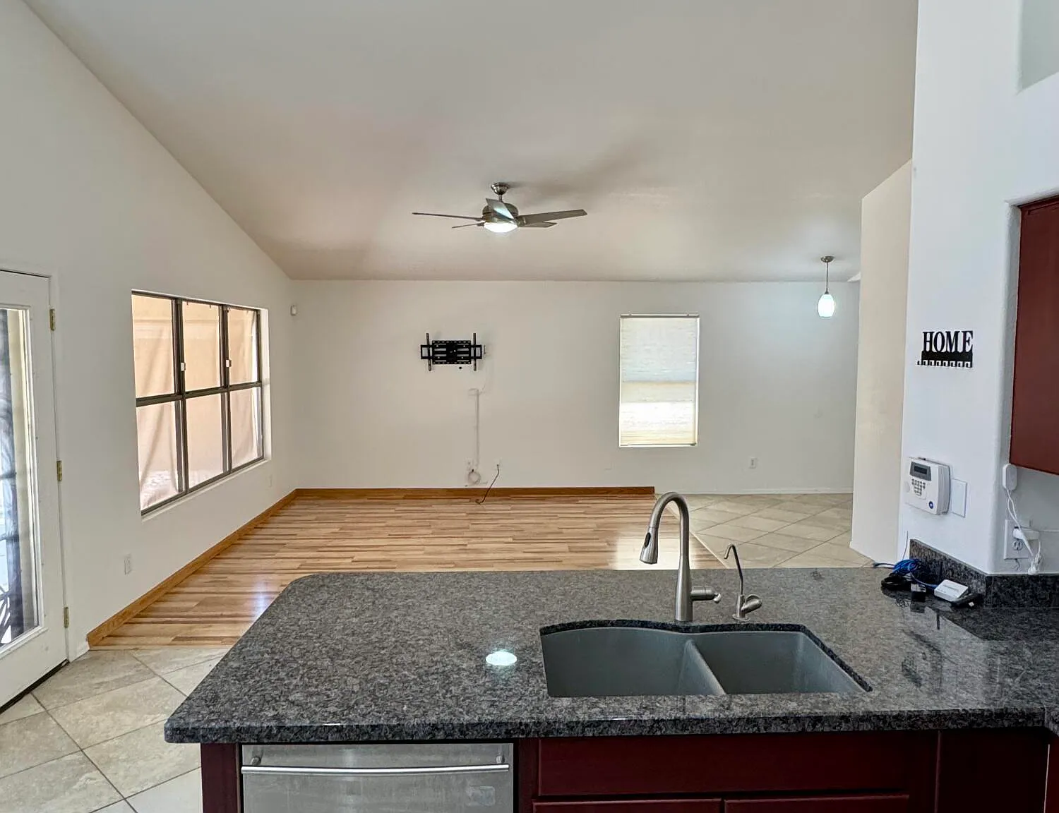 4 bed, 2.0 bath, 1618 sqft, $2,500 — Photo 3