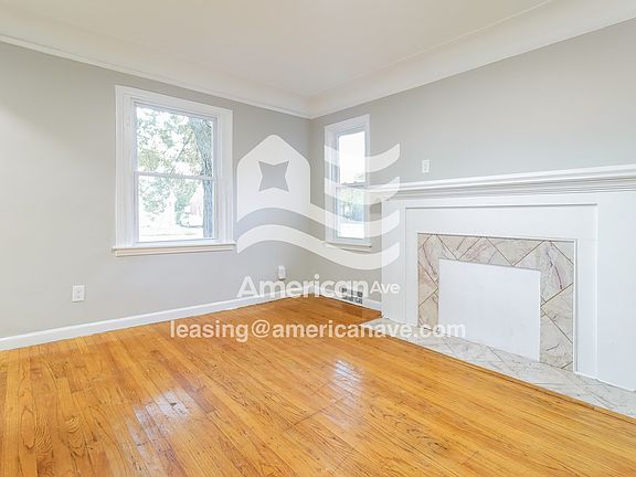 1495975_002_living_room_13982923.jpg