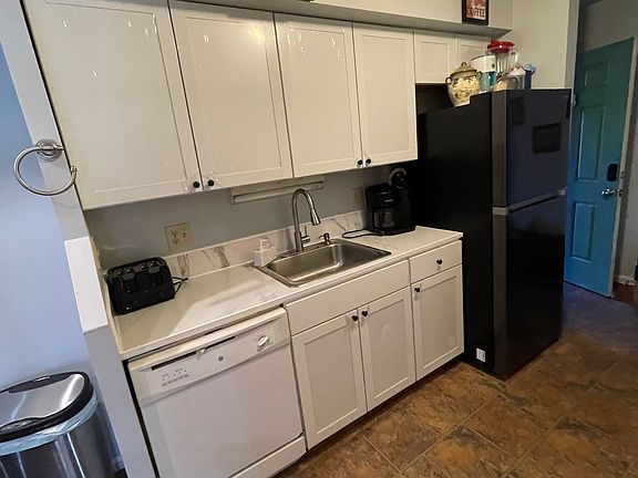 2nd image of 4006 Governors Sq APT 3