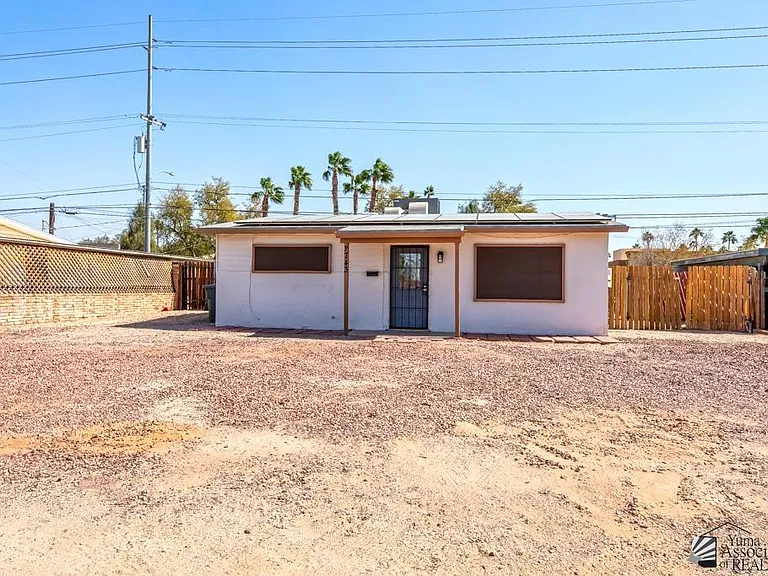 2743 S Mesa Ave — Photo 2
