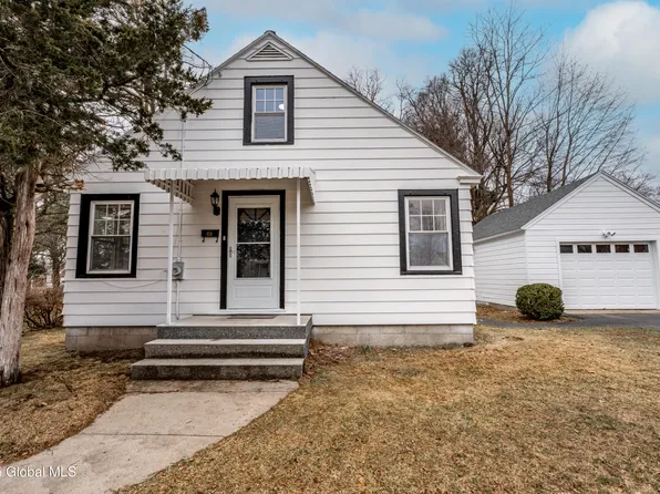 2450 3rd Avenue, Schenectady, NY 12303