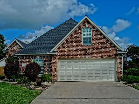 3rd image of 405 Scattered Oaks Cir