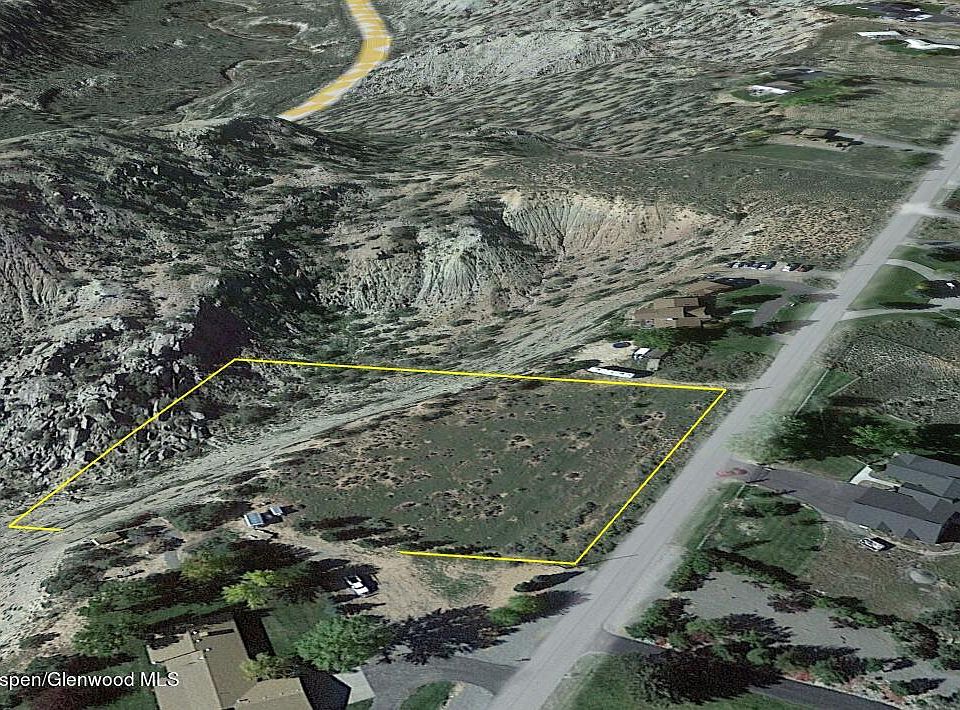 2nd image of 580 Mesa Dr