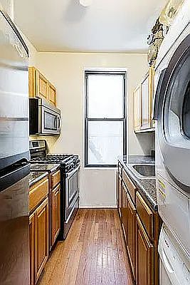 5th image of 401 W 47th St APT 5