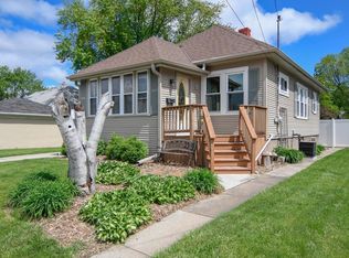 904 School Pl, Green Bay, WI 54303