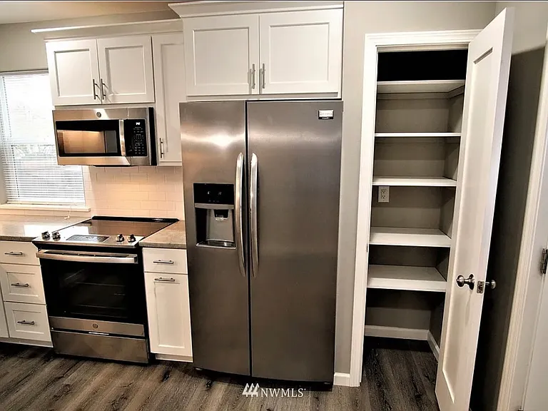 407 N Gifford Ave — Photo 9