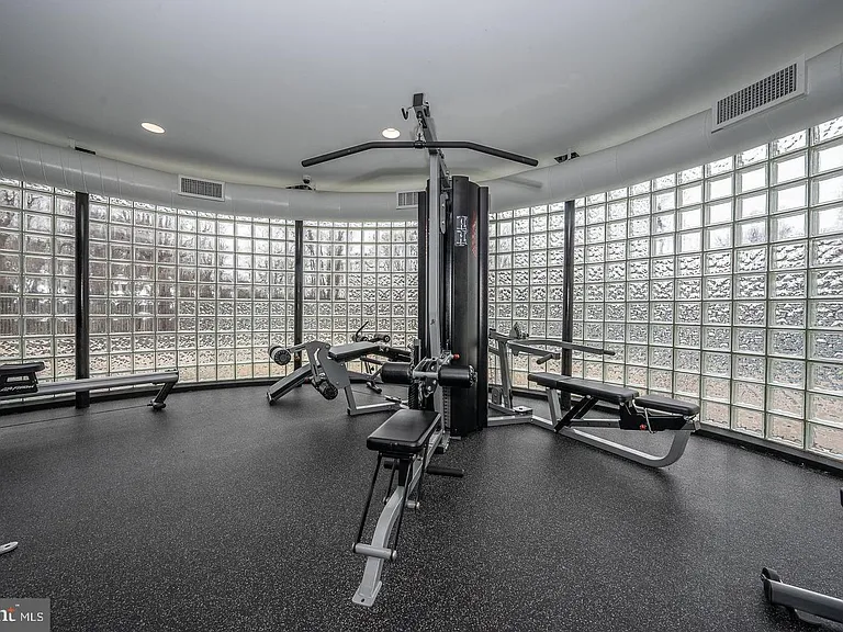 1750 Oakwood Ter #16C — Photo 32