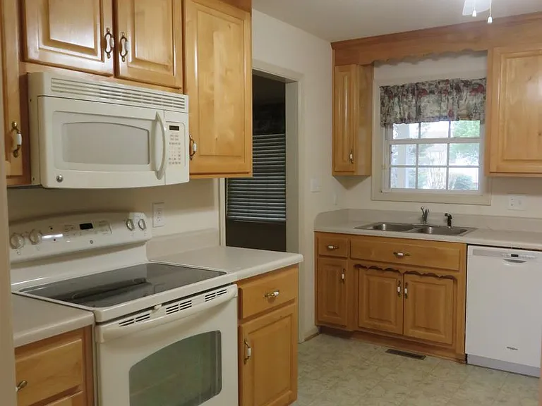 112 Shade Tree Ct — Photo 5
