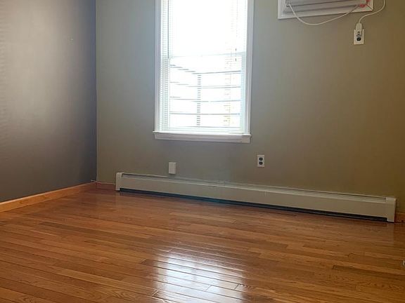3rd image of 82 Elm St Floor 3