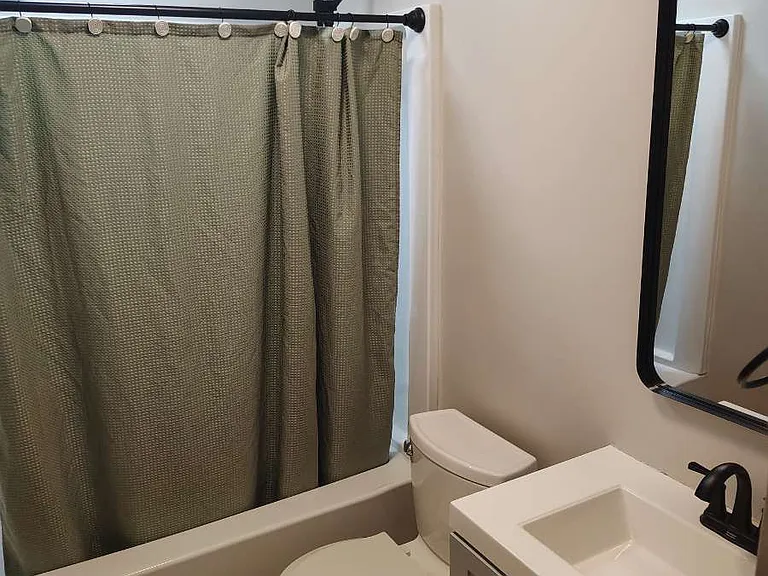 812 Holmes St — Photo 6