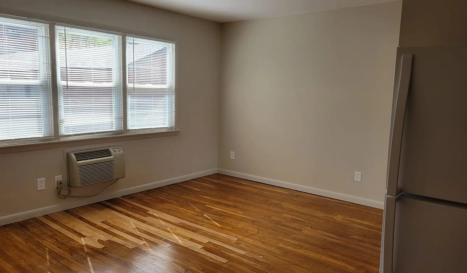 Studio, $1,100 — Photo 2
