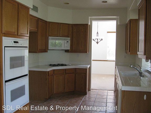 5th image of 29555 Cambridge Dr