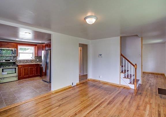 4th image of 59 Cloverhill Ave