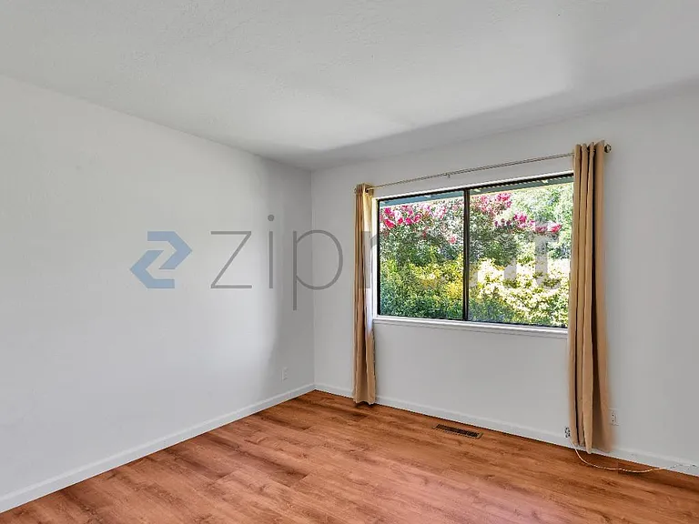617 Hove Ct — Photo 33