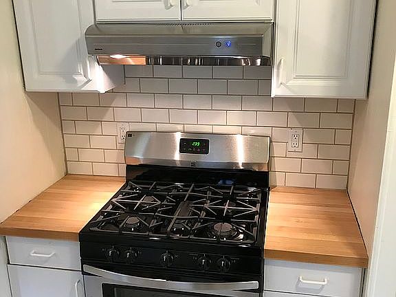 2nd image of 256 Sunnyside Ave